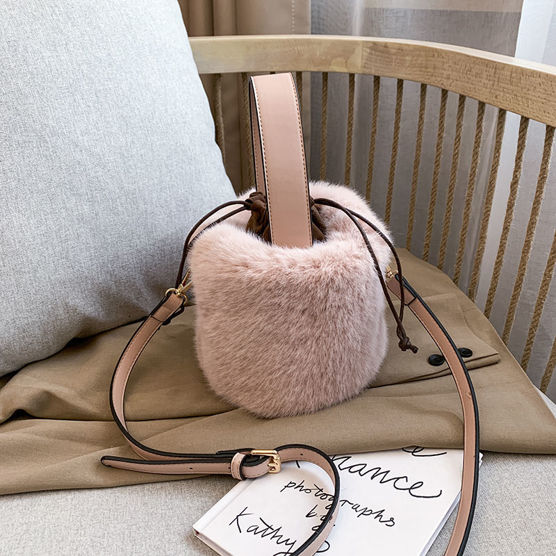Faux Fur Tassen Vrouwen Emmer  - Women Bags Max recensie en prijs